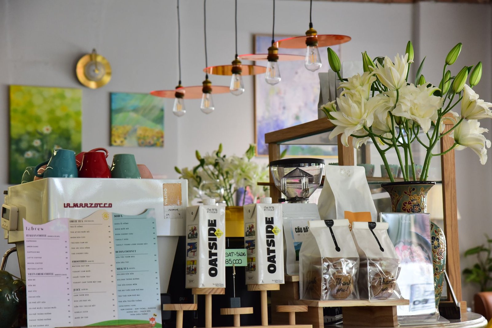 Trendy coffee shop interior featuring flowers and stylish decor creating a cozy ambiance.
