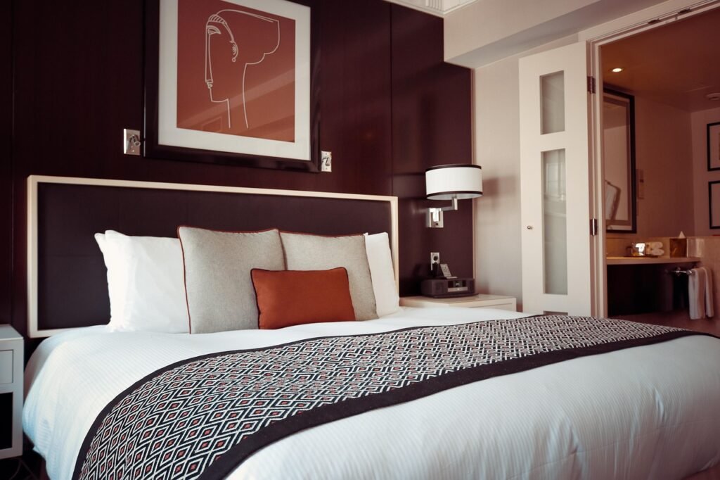 hotel room, bed, pillows, room, hotel, bedroom, lamp, interior, luxury, business, relax, rest, decoration, furniture, suite,