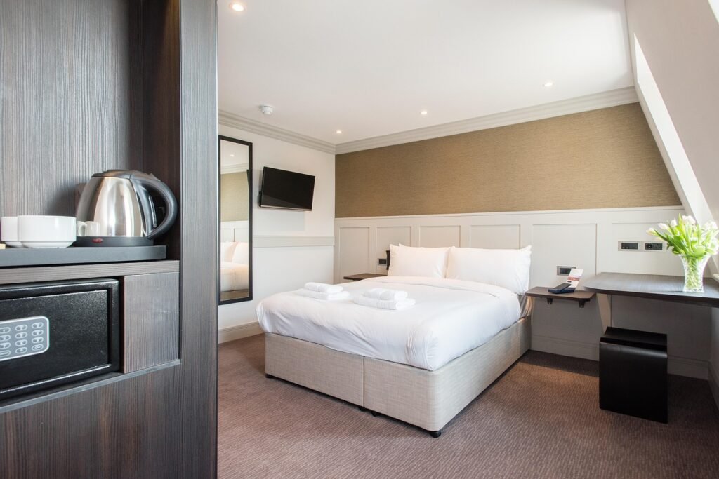 room, hotel room, hotel, bed, furniture, pillows, interior design, bedroom, indoors, bedroom furniture, house, home, minimali