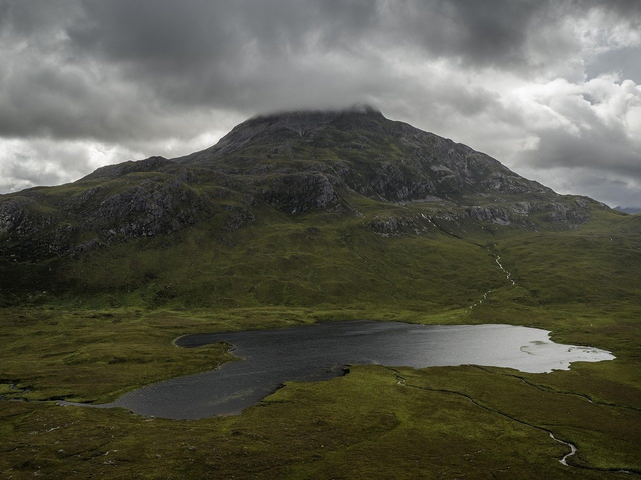 lake, landscape, mountain, water, nature, mountains, sky, cloud, green, grass, scotland, rock, view, beautiful, hills, scenic