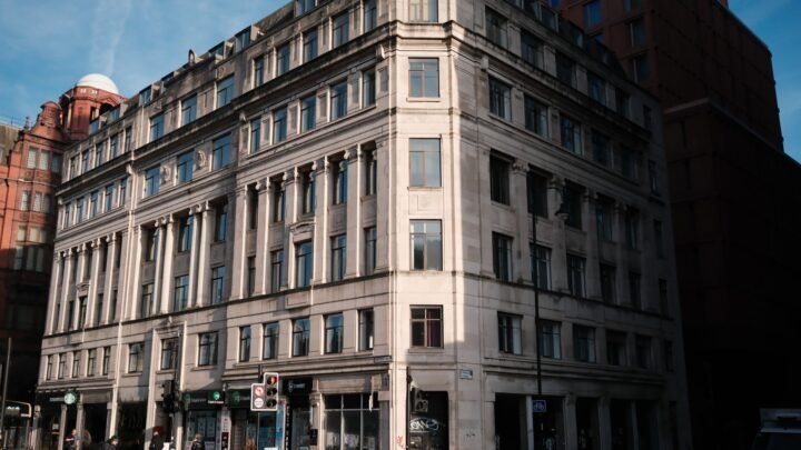 Strike the Right Chord: How to Show Care Without Overdoing It in Manchester Dating