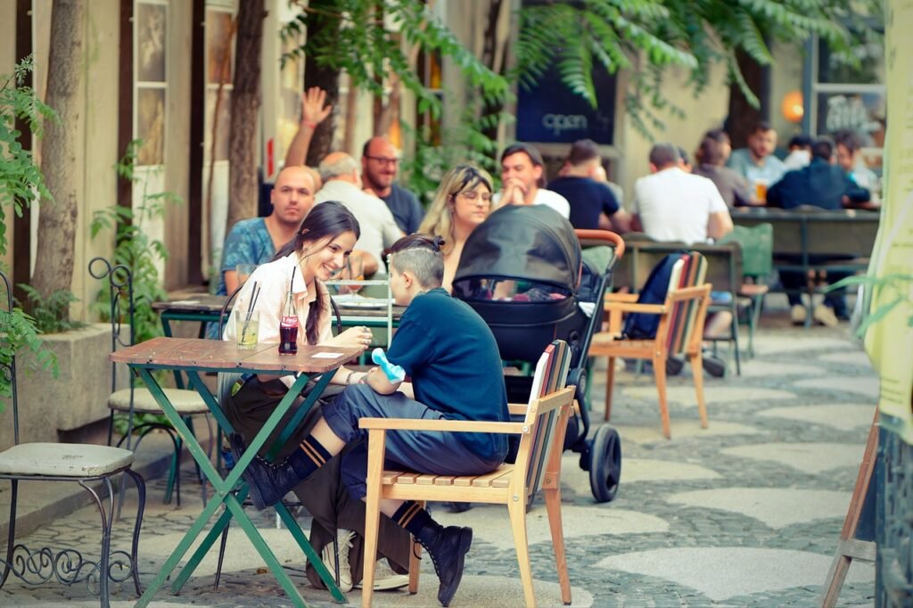 al fresco, restaurant, people, al fresco dining, outdoor dining, cafe, relaxation, leisure, outdoors, urban, city, al fresco,
