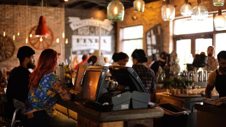 Moving from Screen to Street: Crafting a Natural First Meeting Around Tinder Dates in Doncaster