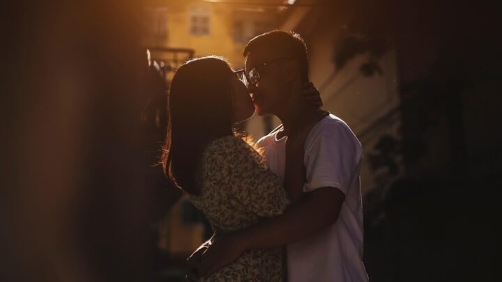 Crafting Natural Romance: How to Make a First Meeting in Swindon Feel Effortless and Real
