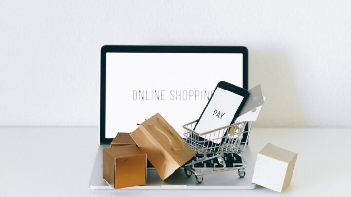 Navigating Online Life in Worthing: What Matters Most for Modern Connections and Digital Leisure
