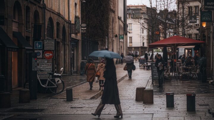 Rainy-Day Dating Ideas in Stirling: Cozy Escapes and Indoor Adventures