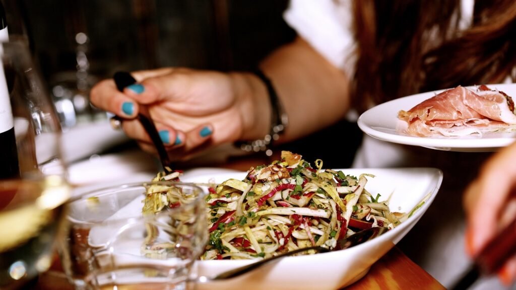 salad, restaurant, meal, dinner, cuisine, bacon, lunch, traditional, nutrition, food, delicious, plate, eating, vegetables, c