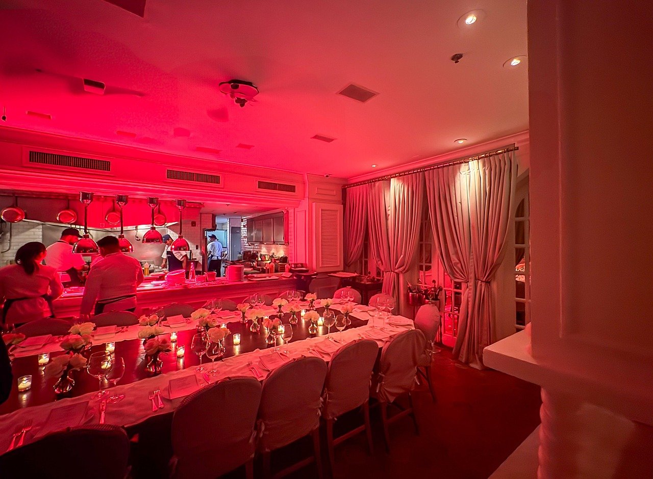 restaurant, dinner, decoration, table, fancy, setting, service, United States, Florida, Miami Beach