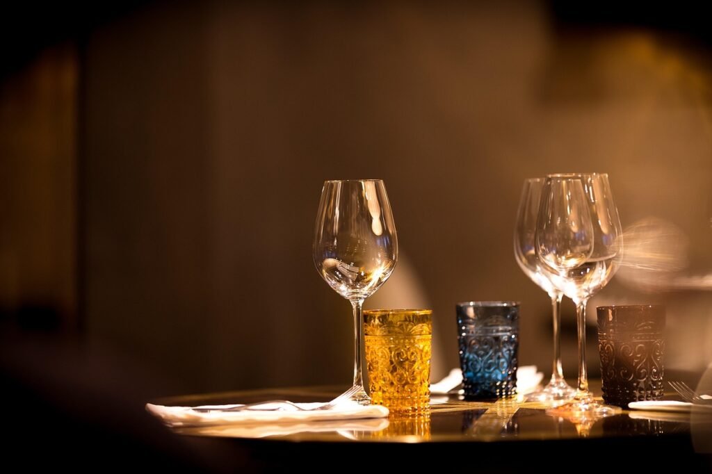 glasses, restaurant, dinner, table setting, dining, restaurant, restaurant, restaurant, table setting, table setting, table s