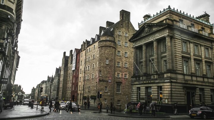 Romantic in Edinburgh: Why Simple Plans Always Work Best