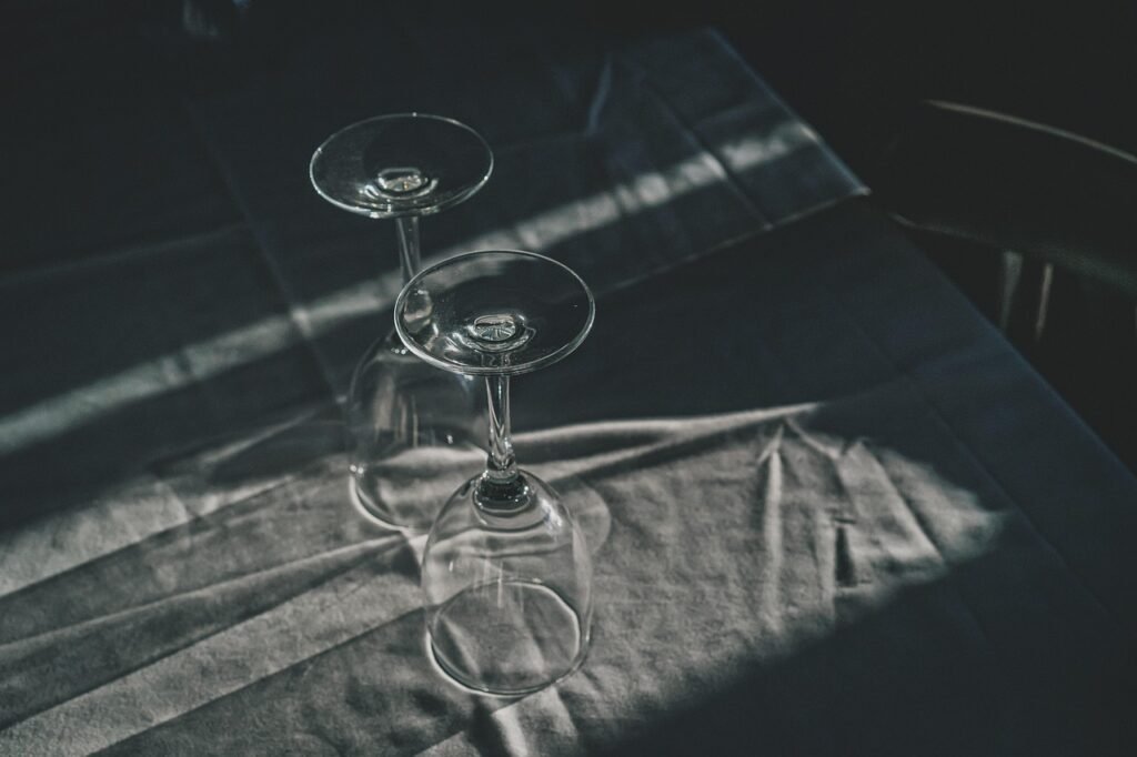 table, glasses, restaurant, goblet, table setting, restaurant, restaurant, restaurant, restaurant, restaurant
