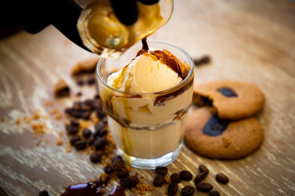 coffee, ice cream, cookies, cafe, beans, coffee beans, aromatic, dark, café, enjoy, beverage, caffeine, roasted, drink, aroma
