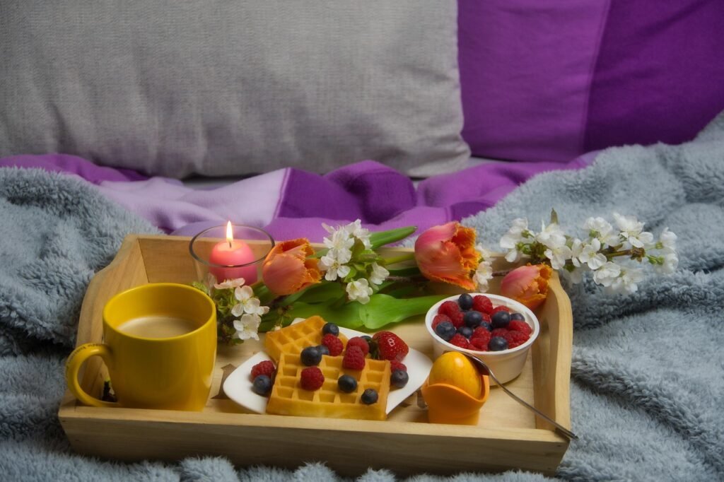 breakfast in bed, breakfast, bed, bedroom, coffee, tomorrow, pillow, home, lifestyle, comfort, bed linen, tray, meal, quarant