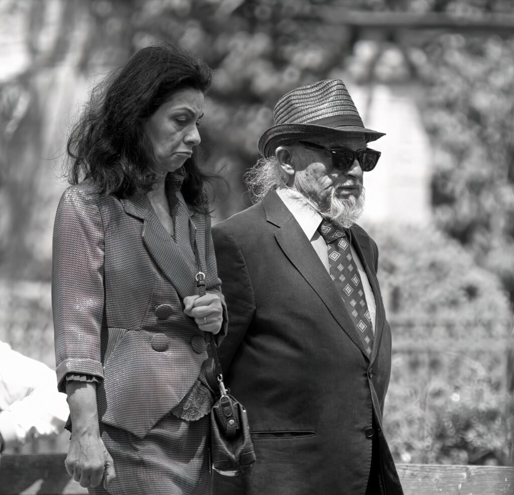 couple, elderly couple, walking, together, outdoor, park, fashion, stylish, black, lifestyle, sobral, sobriety