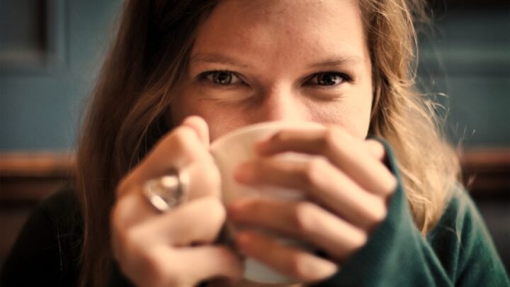 Why Thoughtful Gestures Still Matter for a Tinder Date in Bridgend