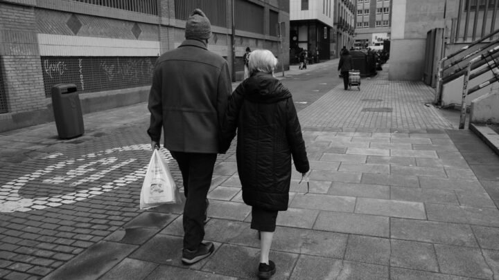 Finding the Sweet Spot: How to Show Care Without Overdoing It on a Tinder Date in Bangor
