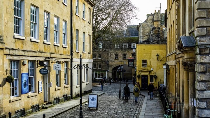 Why Dating in Bath Feels Natural and Unforced