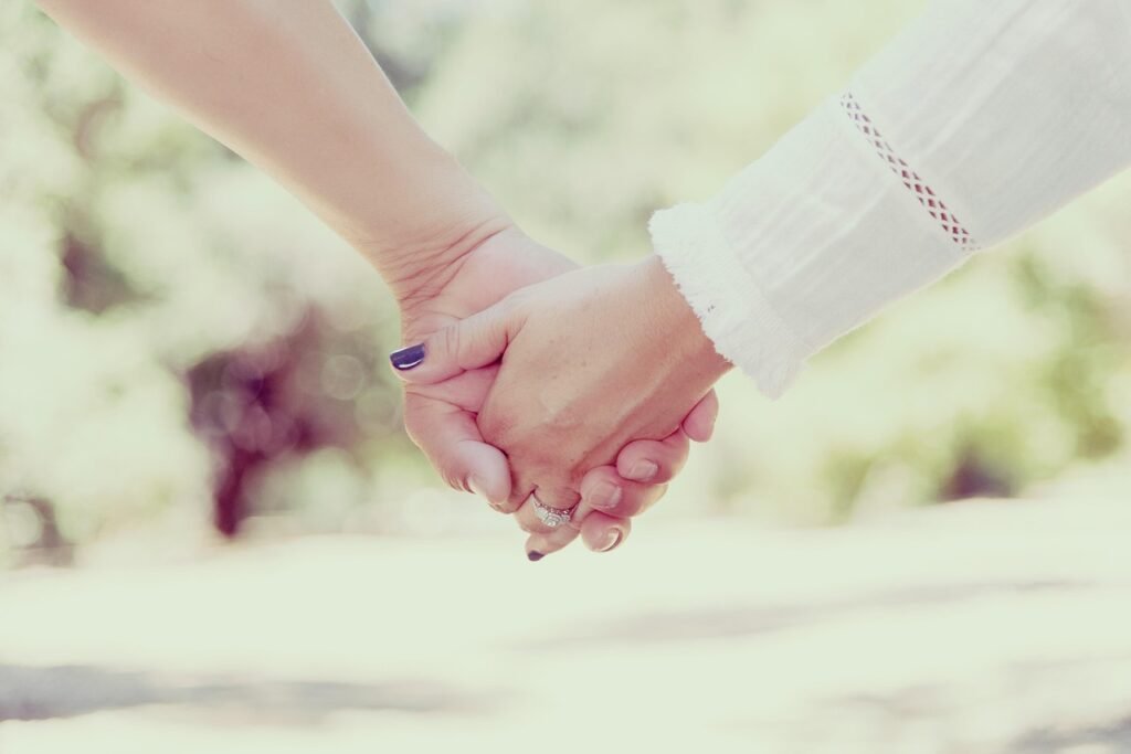 couple, hands, holding hands, valentines day, cool backgrounds, free background, wallpaper hd, background, mac wallpaper, peo