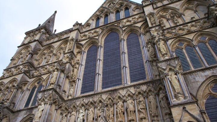 A First-Time Visitor’s Guide to Booking an Escort in Winchester: What You Need to Know